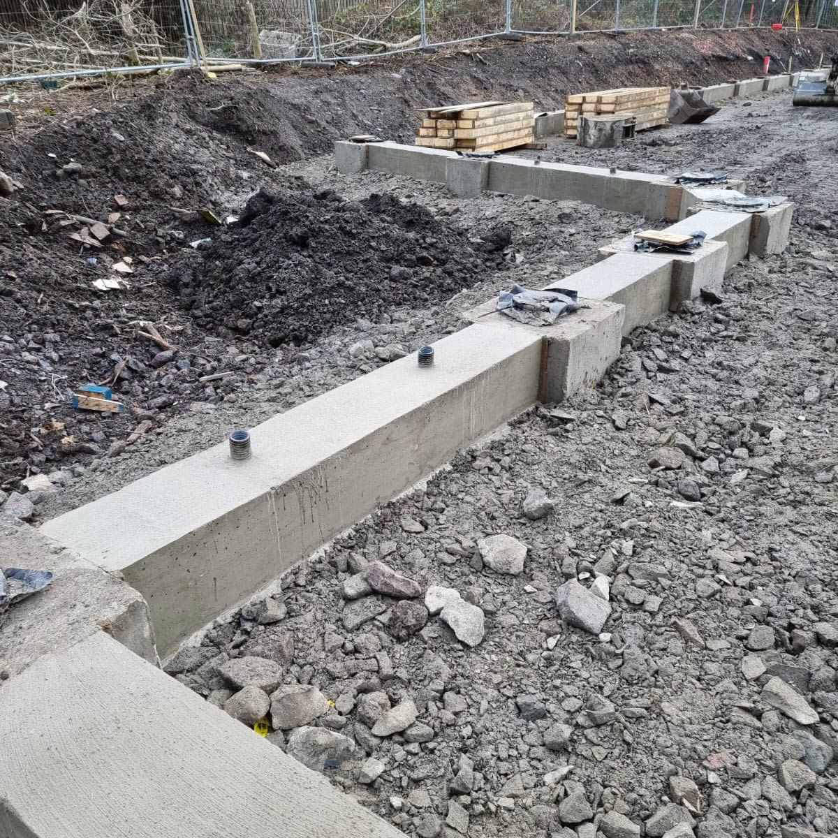 Elderslie Feeder Station Palisade Fencing