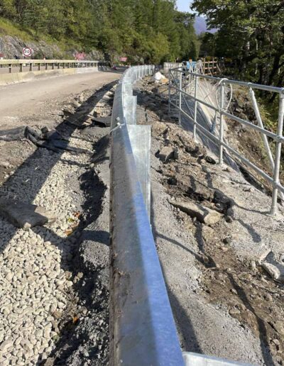 A82 Glen Gloy Vehicle Restraint System